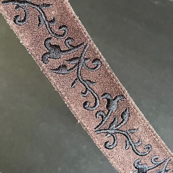 Gap leather belt with embroidered detail size 30 - Picture 9 of 10